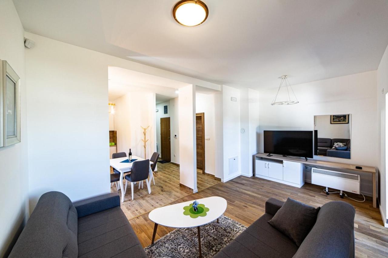 Turisticki Apartmani “Kraljeva Stolica” Žabljak Extérieur photo